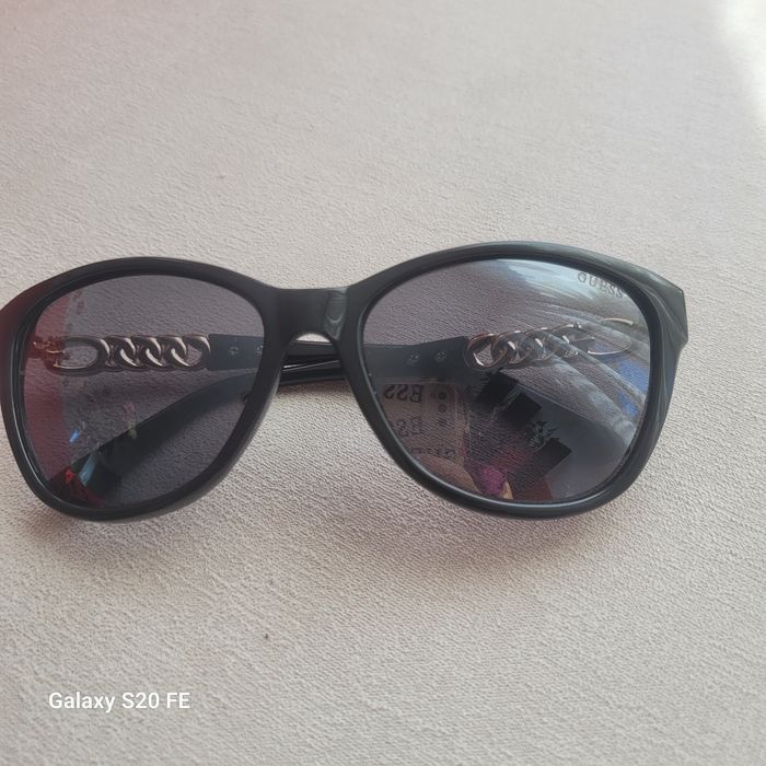 Ochelari de soare Guess