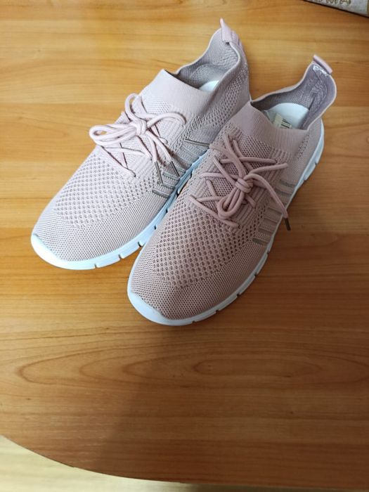 Продам женскую обувь