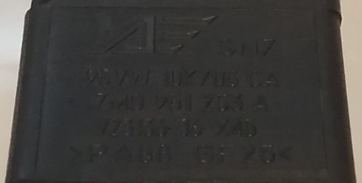 Releu  100 7M0951253A Volkswagen VW Passat B6 seria