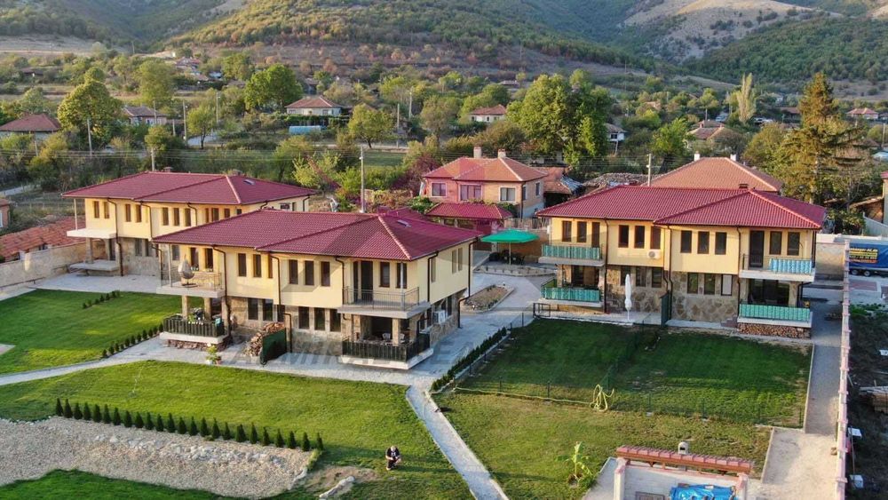Чисто Нова! Двуетажна Къща- село Голица