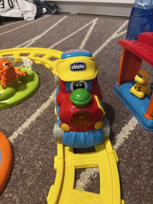 Jucarie electronica vorbitoare Chicco Trenuletul aventurii ABC - FR/EN