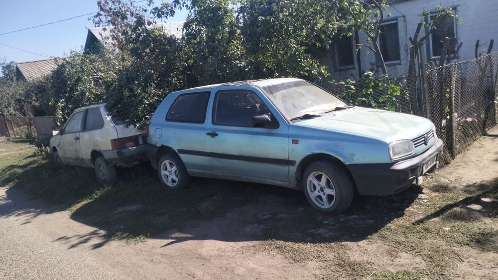 Продам гольф 3 ,на ходу 1.8 купе