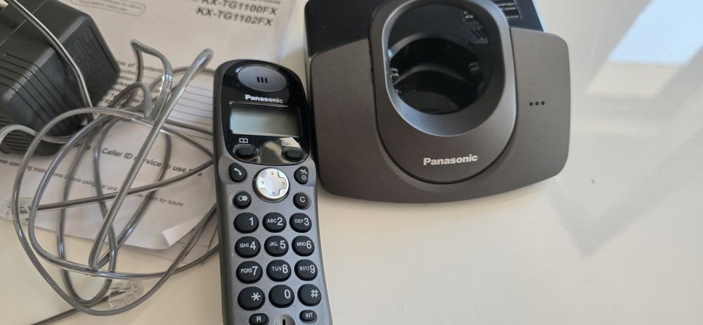 Безжичен телефон Panasonic KX-TG1100FX с оригинално зарядно