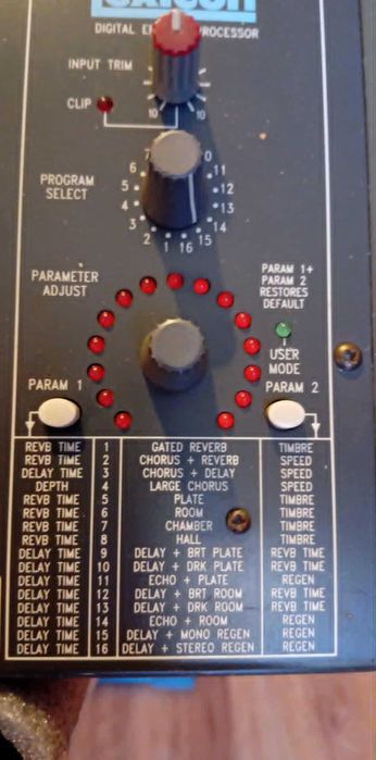 Vând mixer activ 2x300W, 10 canale marca Soundcraft Spirit