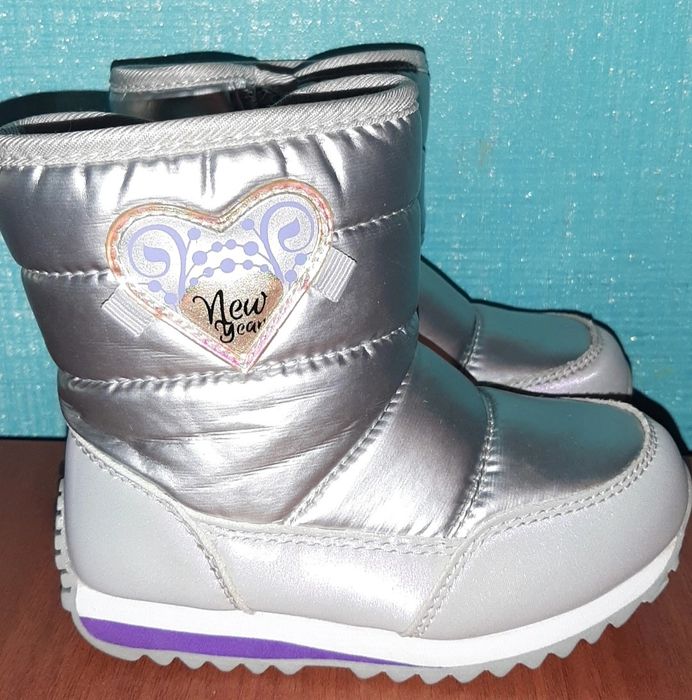 Продам детские зимние сапожки.