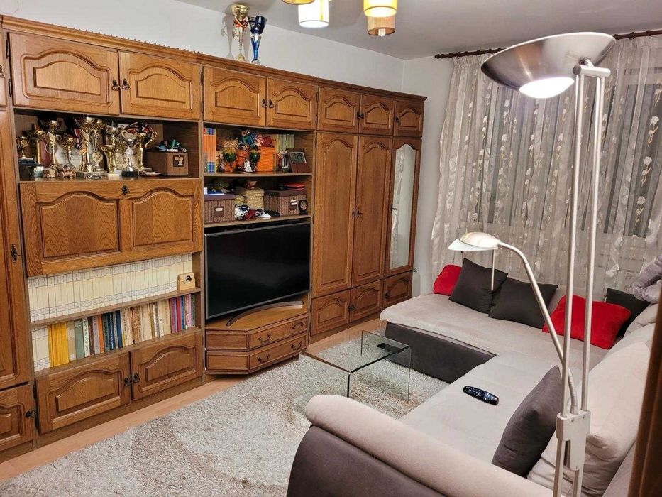 set mobilier din stejar, pentru living/ hol/ birou,  490 lei