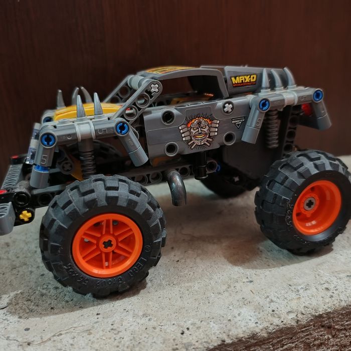 Lego technic cu motor