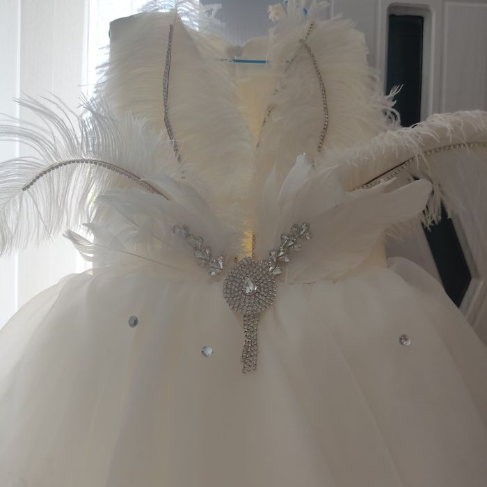 Детска рокля с шлейф