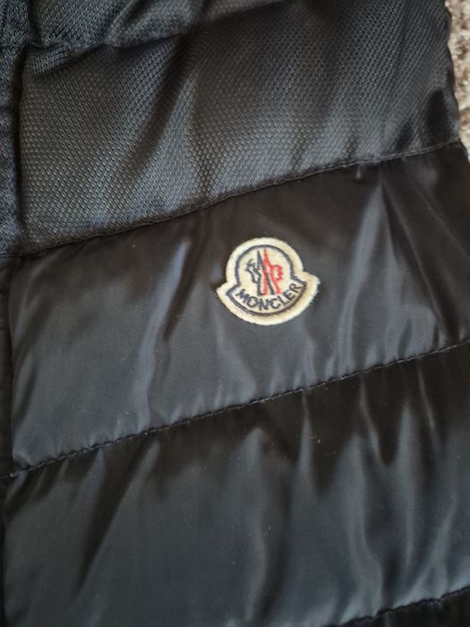 Vesta Moncler dama. Guler detașabil
