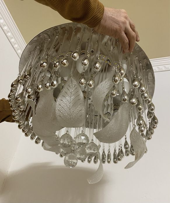 Продам  люстра .