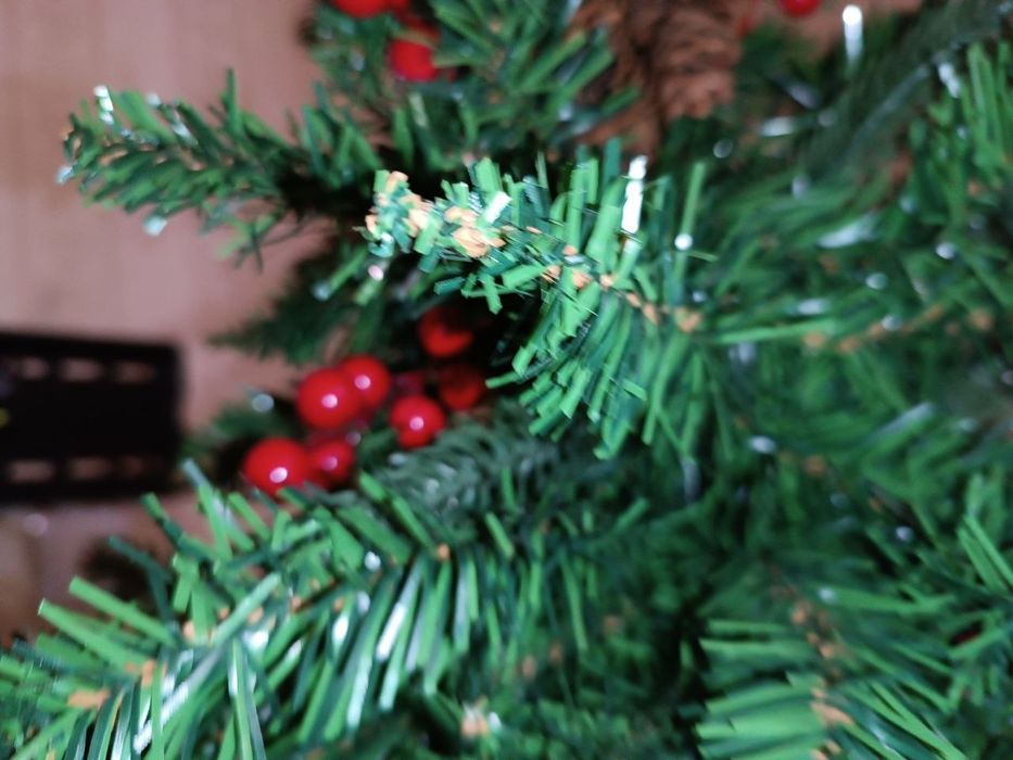 Новогодняя ёлка с игрушками