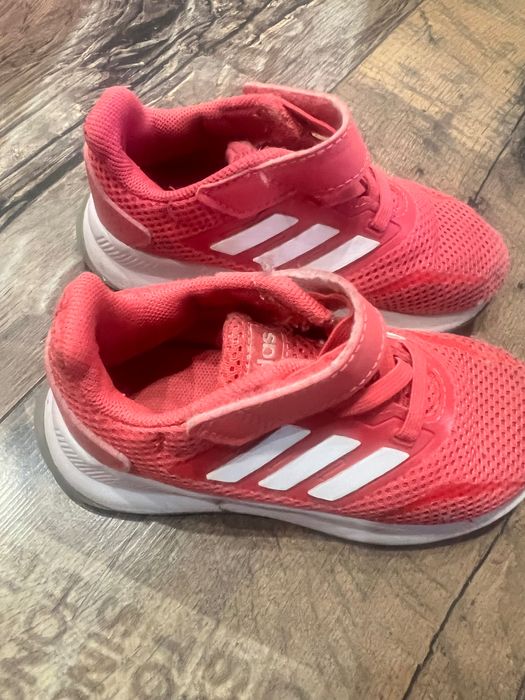 Затворени обувки за момиченце