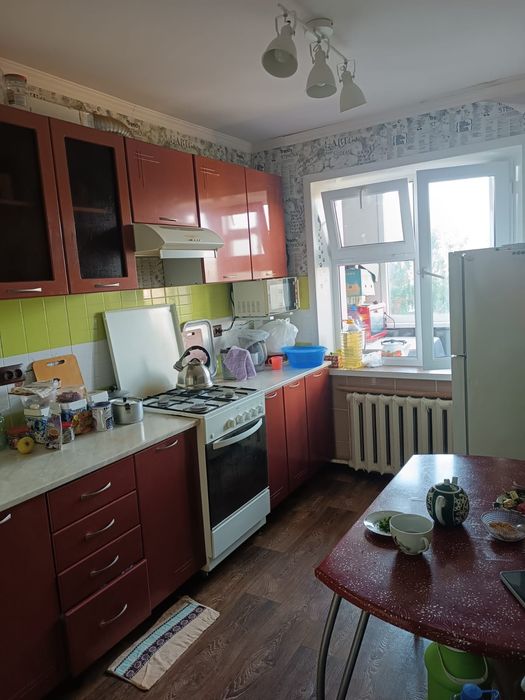 Продам 4 комнатную квартиру