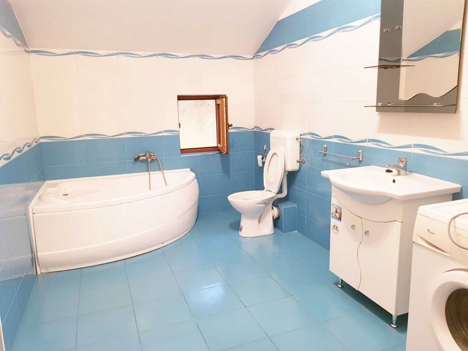 Proprietar inchiriez apartment cu 3 camere zona Spitalul Judetean