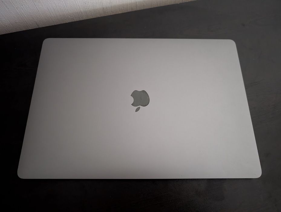 MACBOOK PRO 16 2019 I7 32GB 1TB RX 5500M 8GB налични 12бр