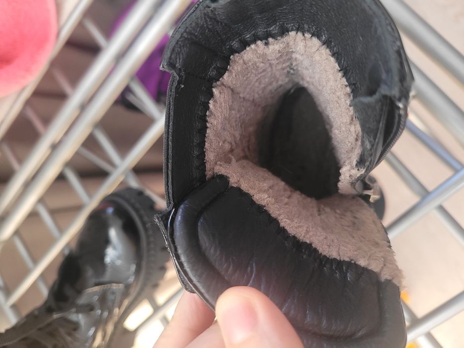 Кожанные модные сапожки для девочки