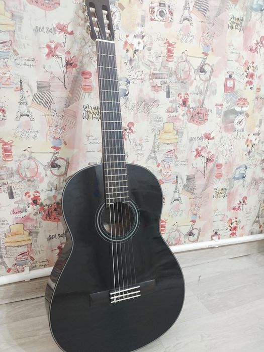 Продается классическая, акустическая гитара.