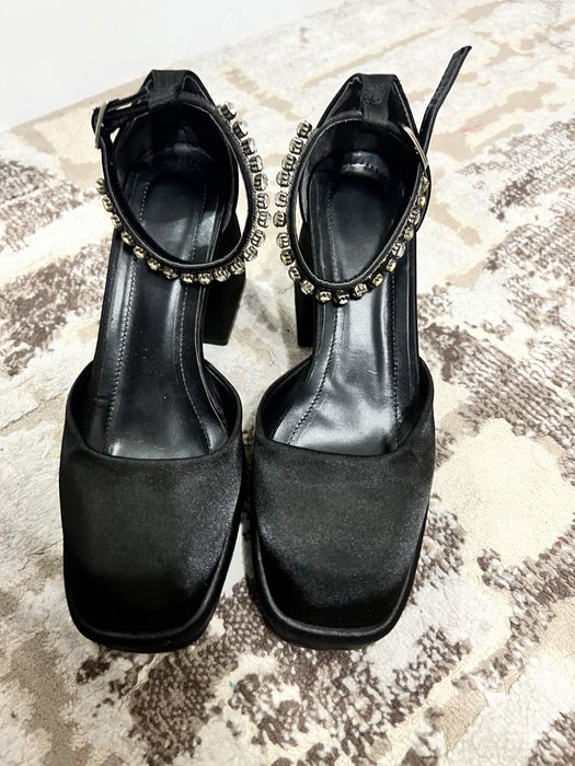 Туфли на невысоком каблуке