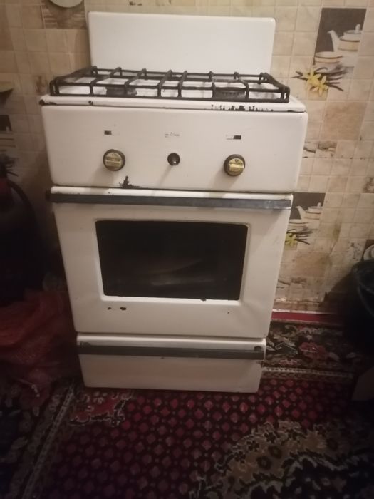 Продам газ плиту