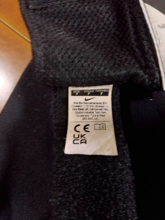 Adidasi Nike mar. 36/Adidas 35, manusi 7 si pantaloni portar 9-10ani