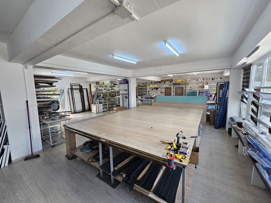 Vand 255 mp spațiu comercial, în micro 19 pe alea comertului