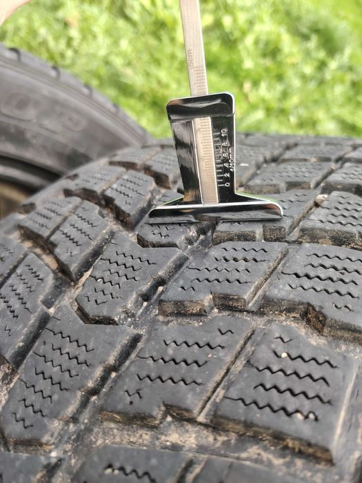 285/50/20  Dunlop sequoia