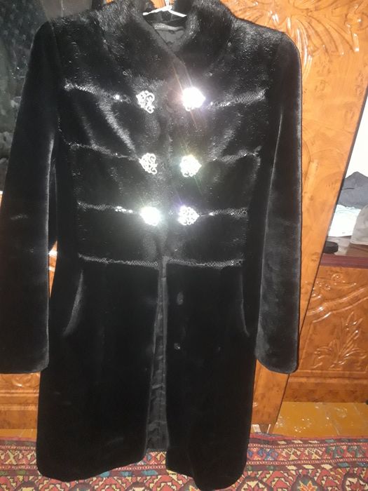 Shubi satiladi 44 razmer