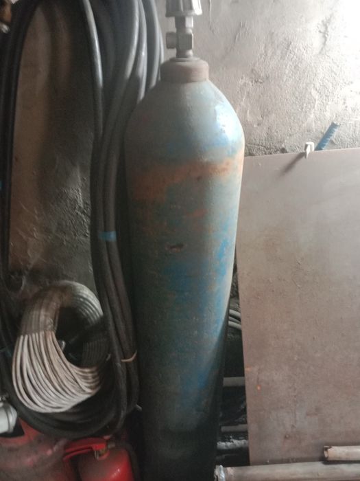 Продам кислородный баллон.