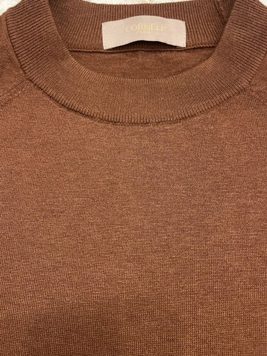 Продам новую кофту Corneli