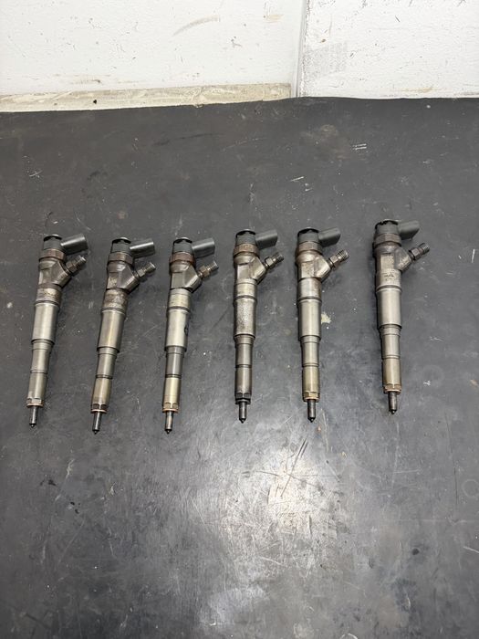 Injectoare BMW seria 5 E60 E61 535d 3.0 biturbo 272cp  7792096 | 0986435092
