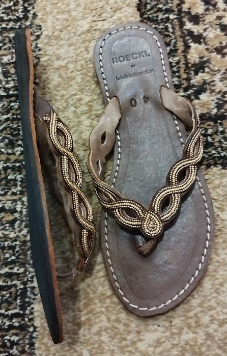 Сандали бежови 40 номер.