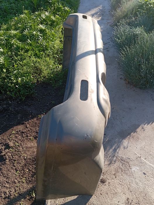 Продам задний бампер на субару аутбак В4