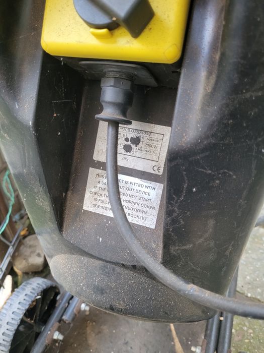 Tocator de crengi JCB