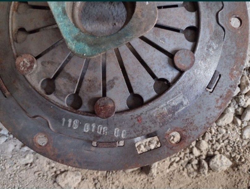 Съединител/Лайсна Мерцедес190/Кора wv golf 4+лайсна