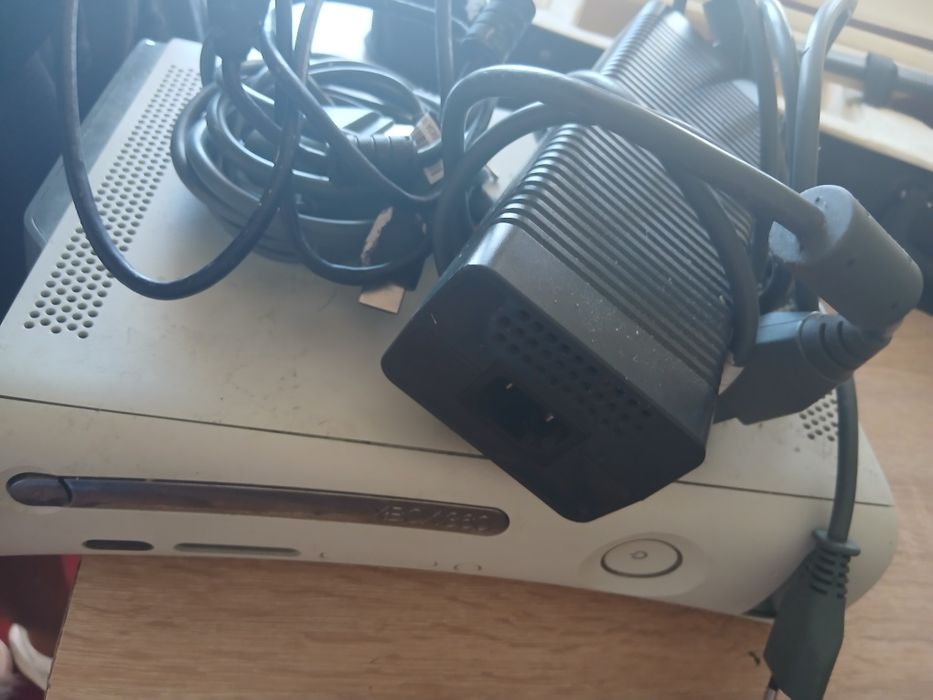 Vand xbox 360 este foarte