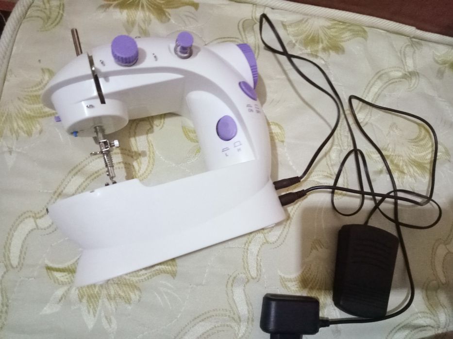 Mini tikuv mashinasi sotiladi hamyonbop narxda