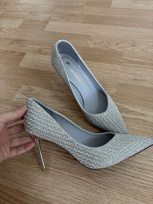 продам лодочки Josiny