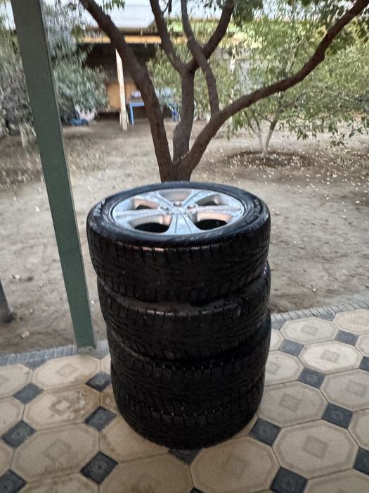 Комплект зимних шин с дисками chevrolet.