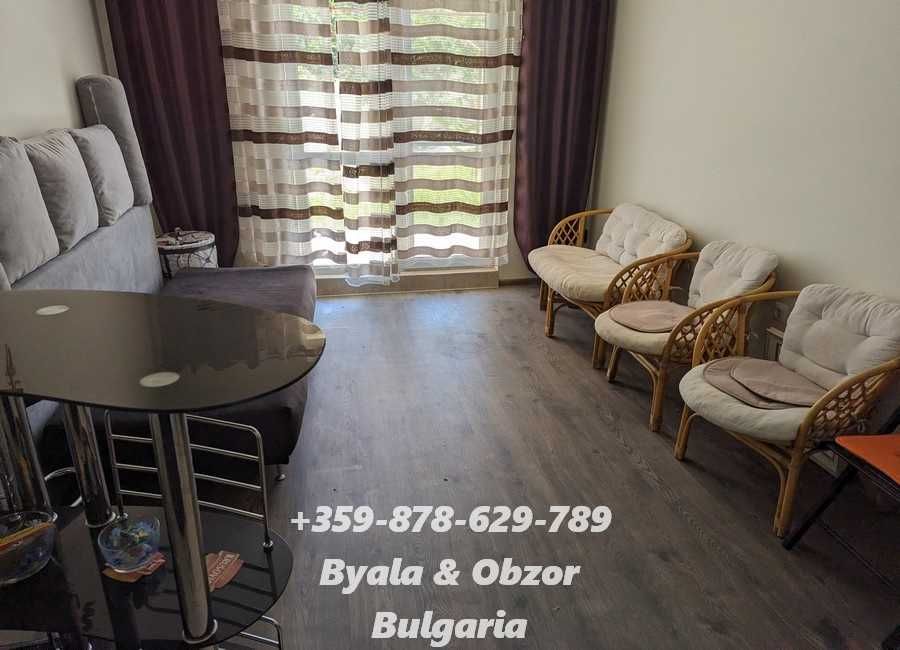 Обзаведен двустаен апартамент със собствен двор-градина в гр.Бяла