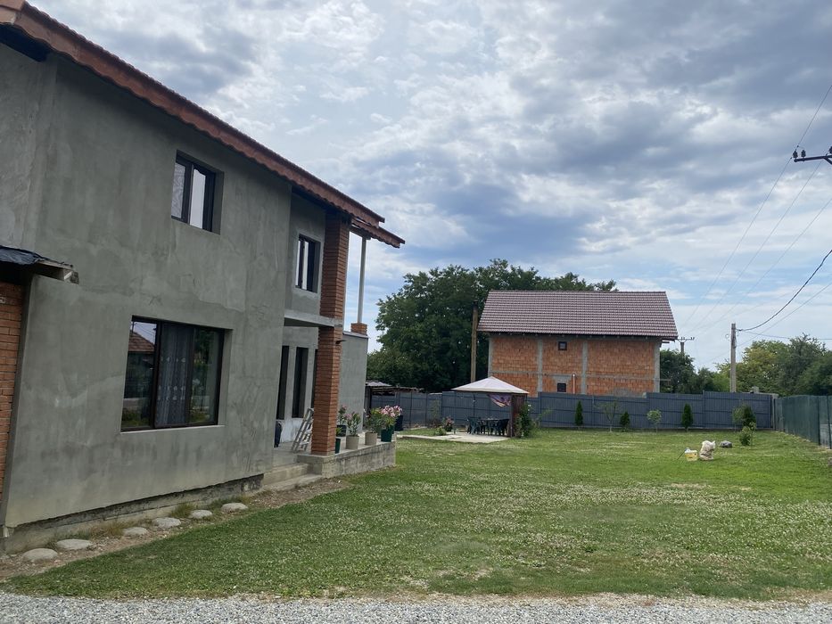 Vand casa com turcinesti sat horezu