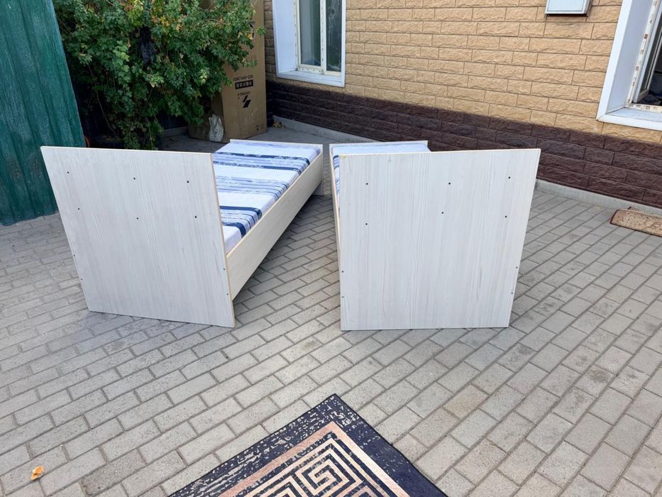 Продам кровати односпальные
