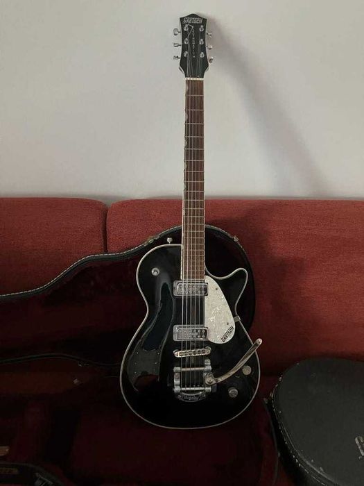 Продава Ел.китара Gretsch.С твърд калъф .