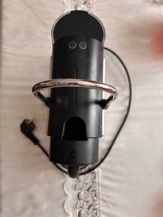 Продаю оригинальную кофемашину Nespresso Pixie D61