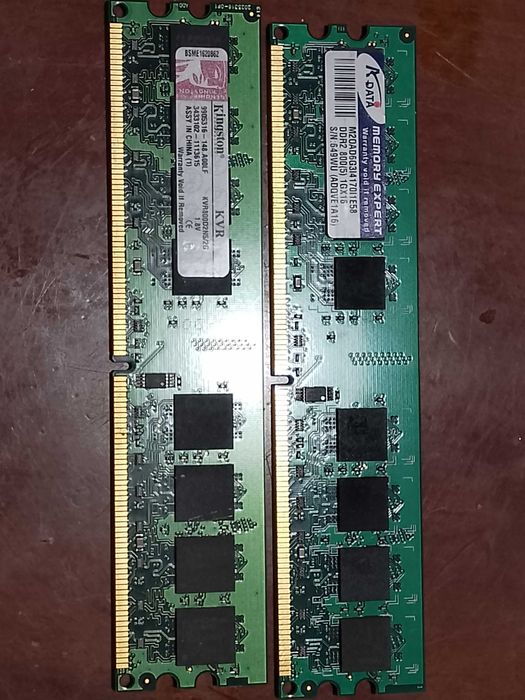 1 бр Рам памет Аdata 1Gb DDR2 800Mhz и 2GB ДДР2 Kingston