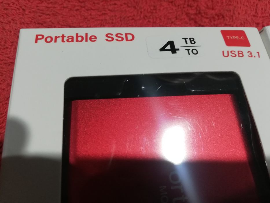 SSD 4TB хард диск чисто нов неупотребяван 36 месеца гаранция