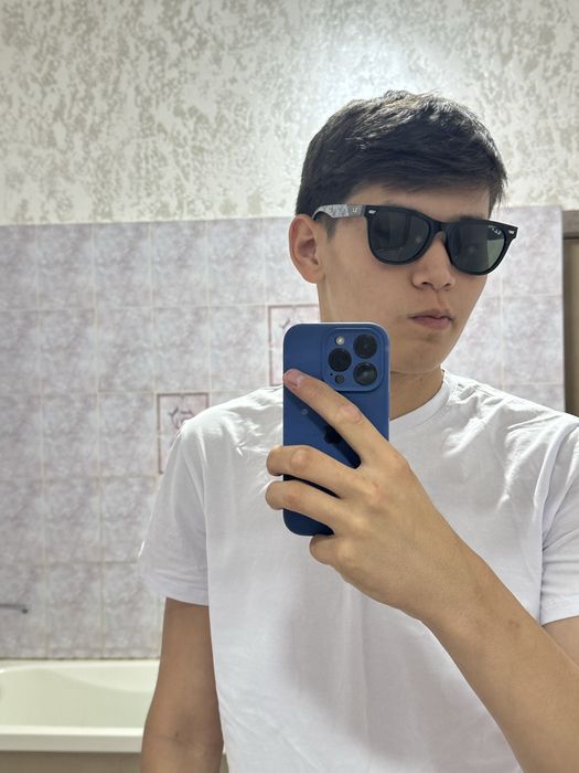 продаются очки Rayban