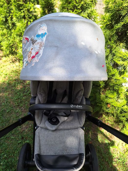 Продавам бебешка количка cybex priam - шаси + летен кош