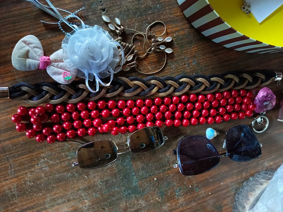 Продам брошки разное