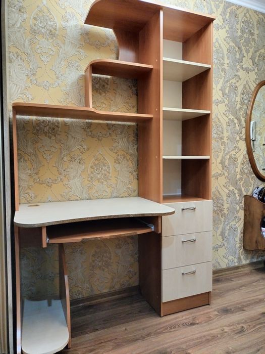 Стол компьютерный для детей и подростков.