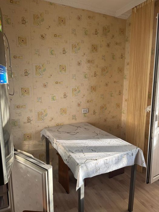 Продам кухонный стол